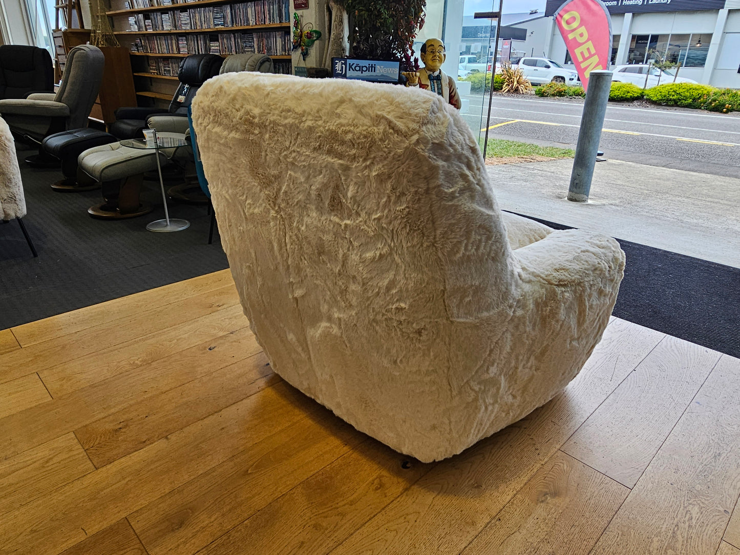 Dome Swivel Chair – Fabric