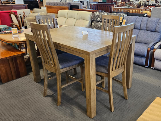 Texas Bar Table + 4 Bar Chairs