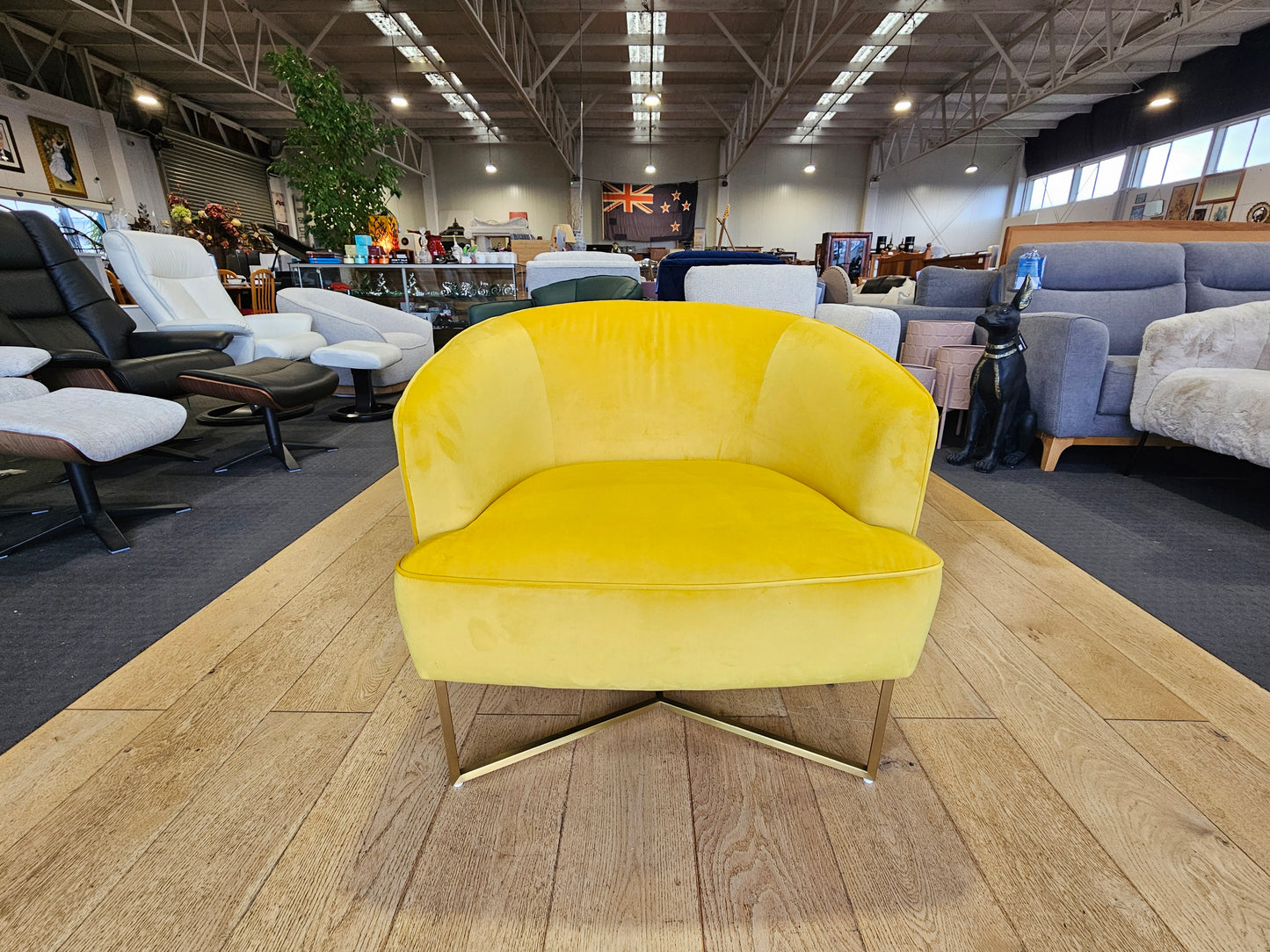 Bruno Armchair – Fabric