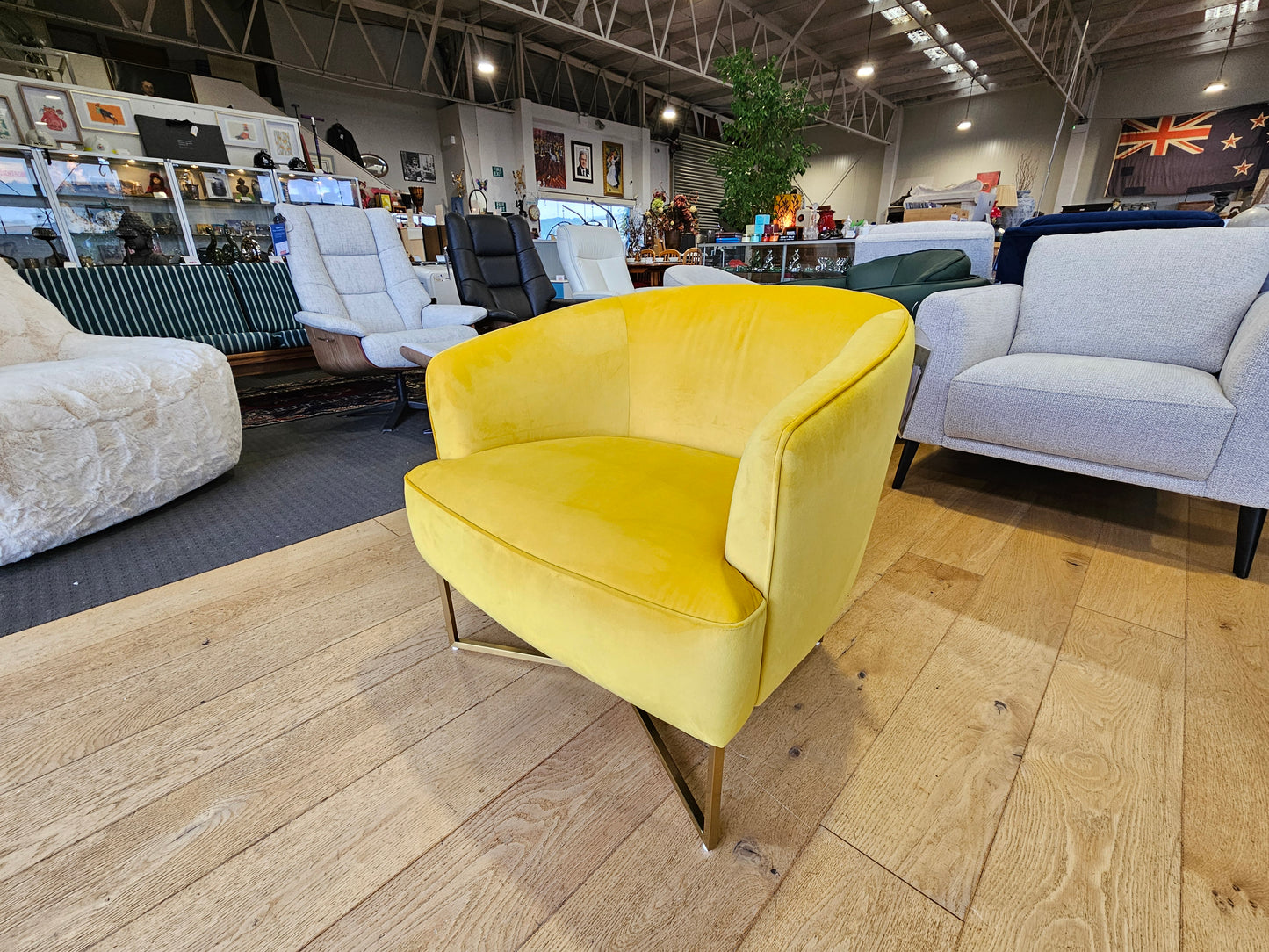 Bruno Armchair – Fabric