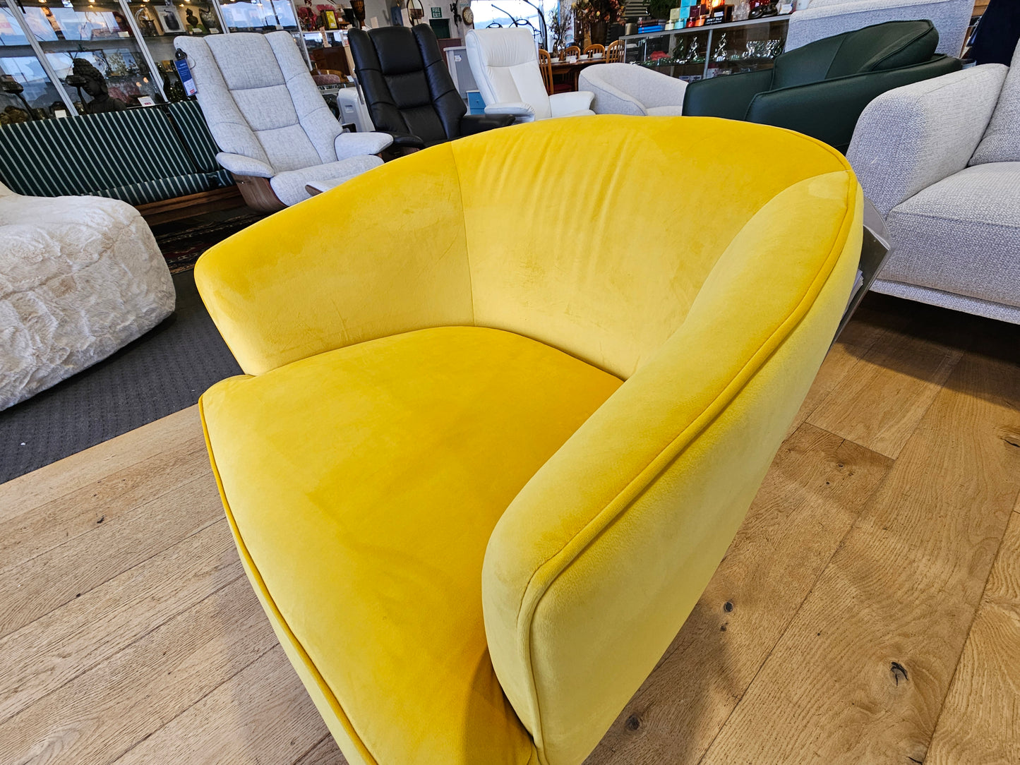 Bruno Armchair – Fabric