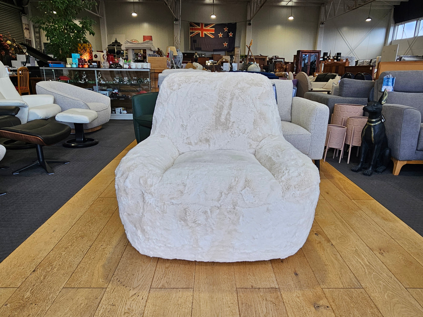 Dome Swivel Chair – Fabric