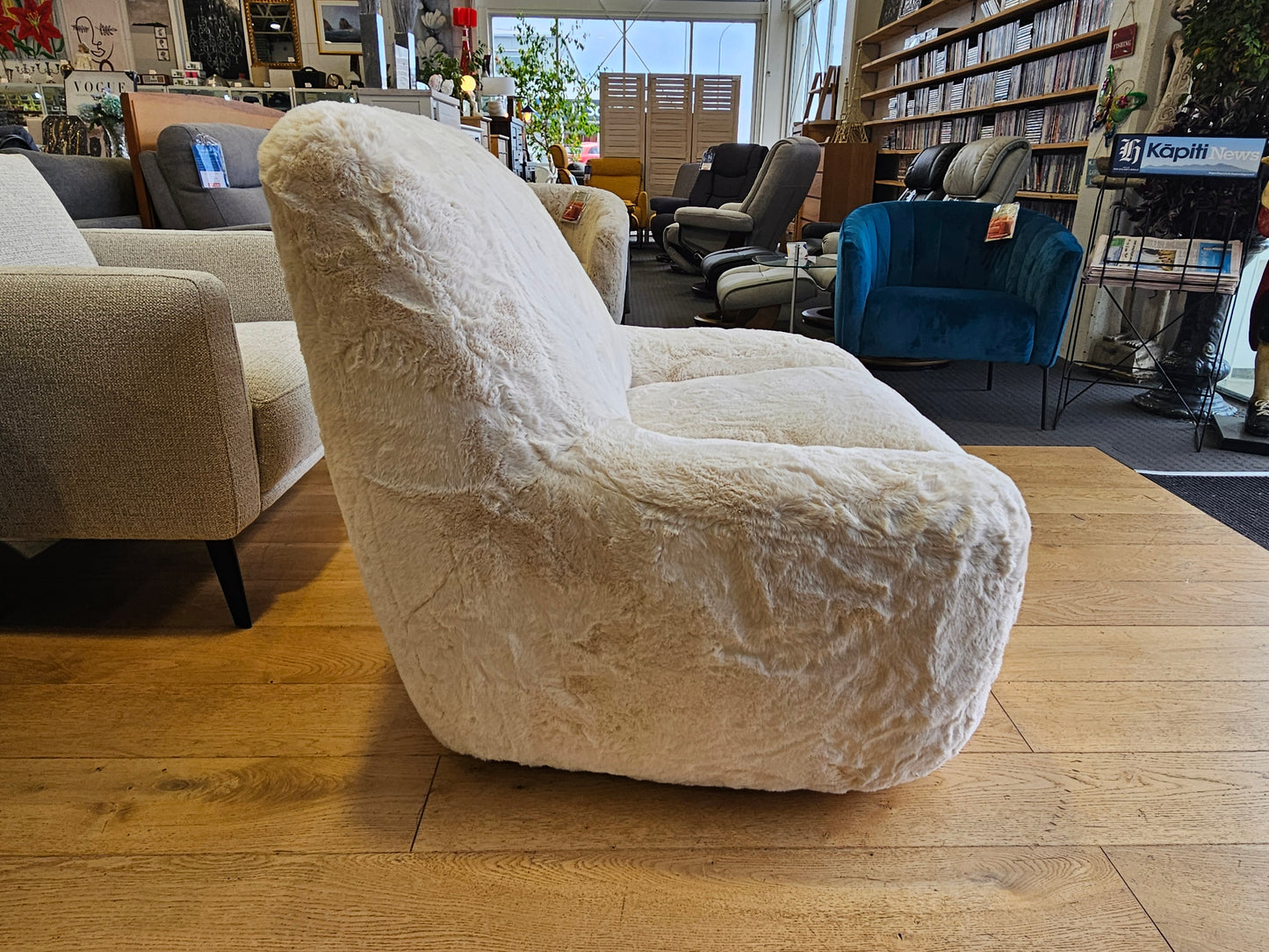 Dome Swivel Chair – Fabric