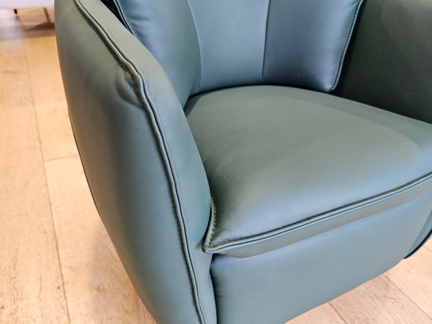 Soho Leather Swivel Chair