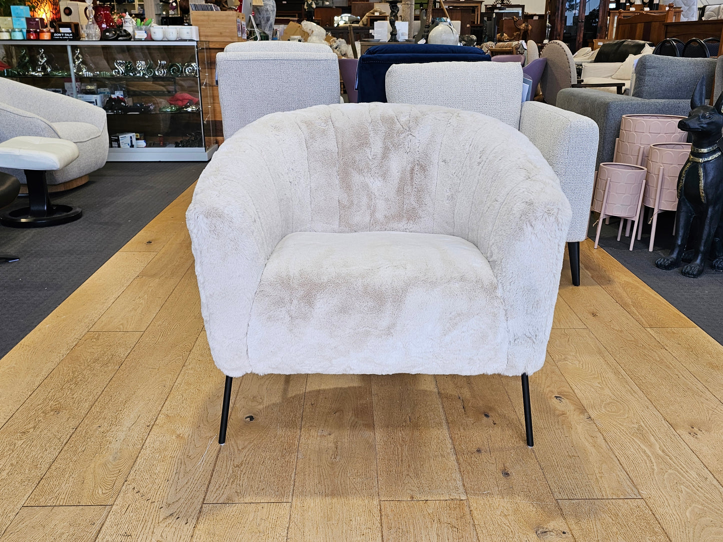 Asti Tub Chair – Plush Fabric