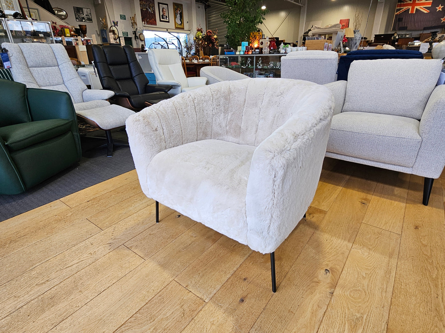 Asti Tub Chair – Plush Fabric