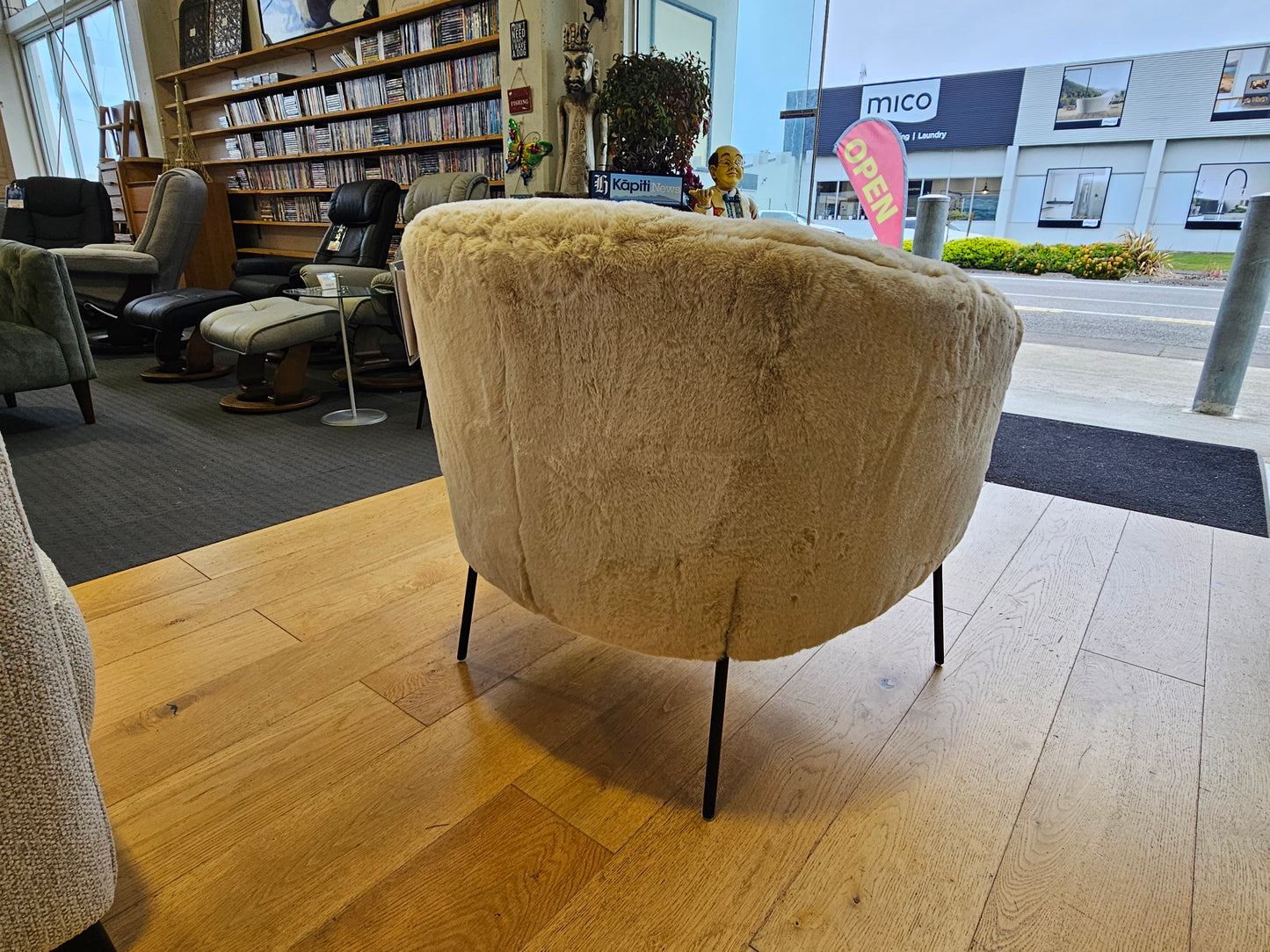 Asti Tub Chair – Plush Fabric