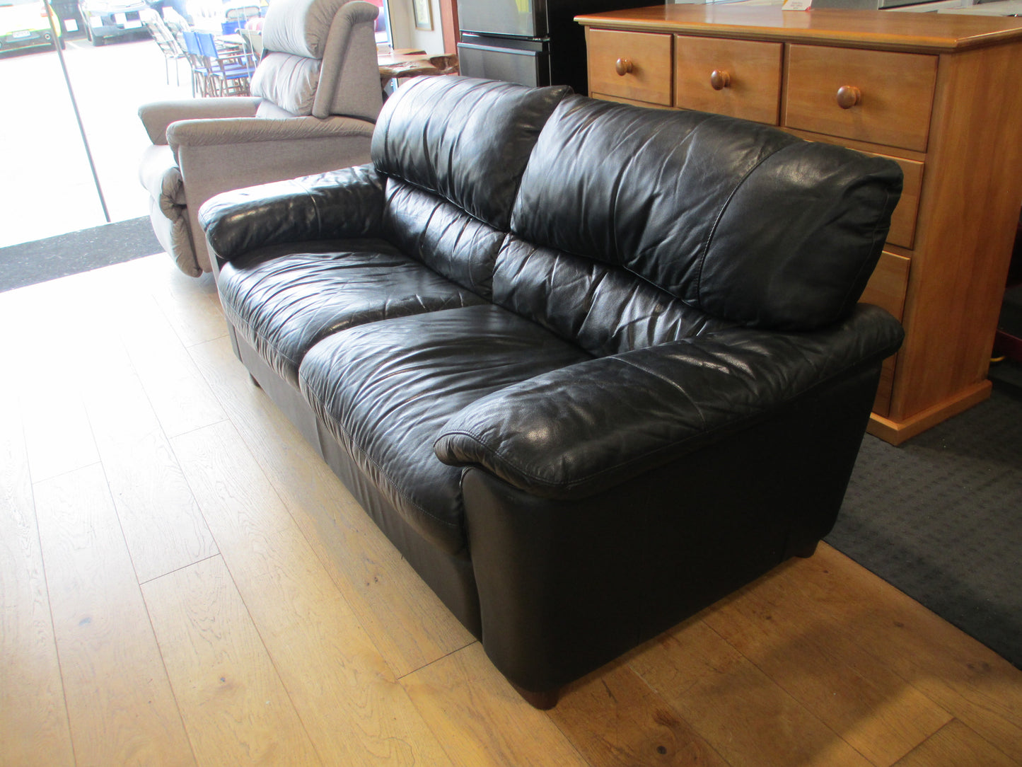 Black Leather 2.5 Seater Sofa